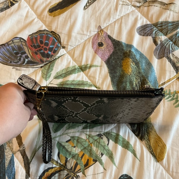 G.H. Bass & Company Snakeskin print wristlet - Picture 3 of 5
